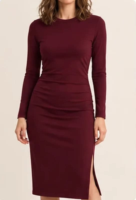 Bordo uzun kollu midi elbise giyen model